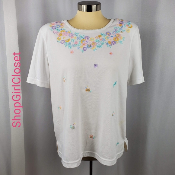 🆕️KORET Embroidered Floral Tee - Size L